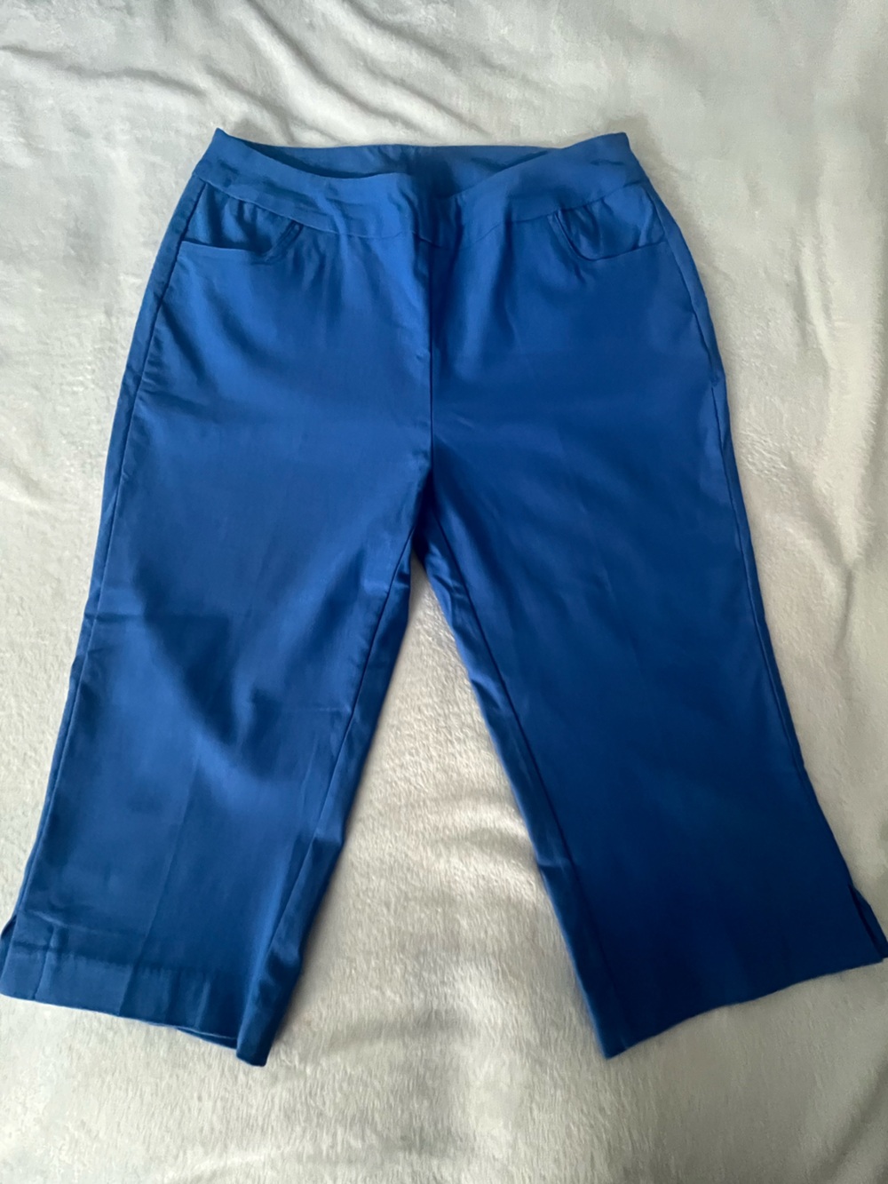 Lulu-B women’s vibrant blue capri pants size 12